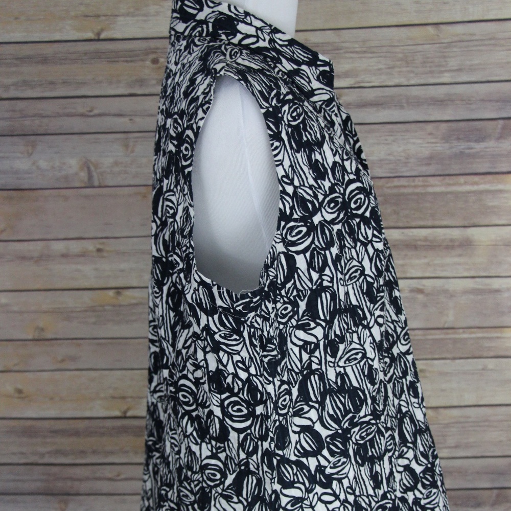 EMMA JAMES Navy and White Floral Sleeveless Top - Picture 7 of 8